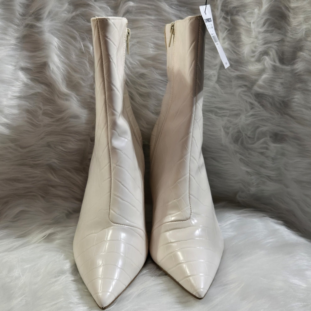 Chic Cream Pointed Toe Boots